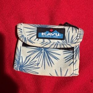 Kavu Trifold Wallet Printed cotton- Zip
Pocket Key Ring Card Holder